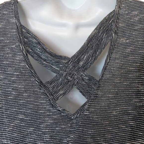 Blue Shirt with Back Opening at the back Size 2X - Picture 3 of 3